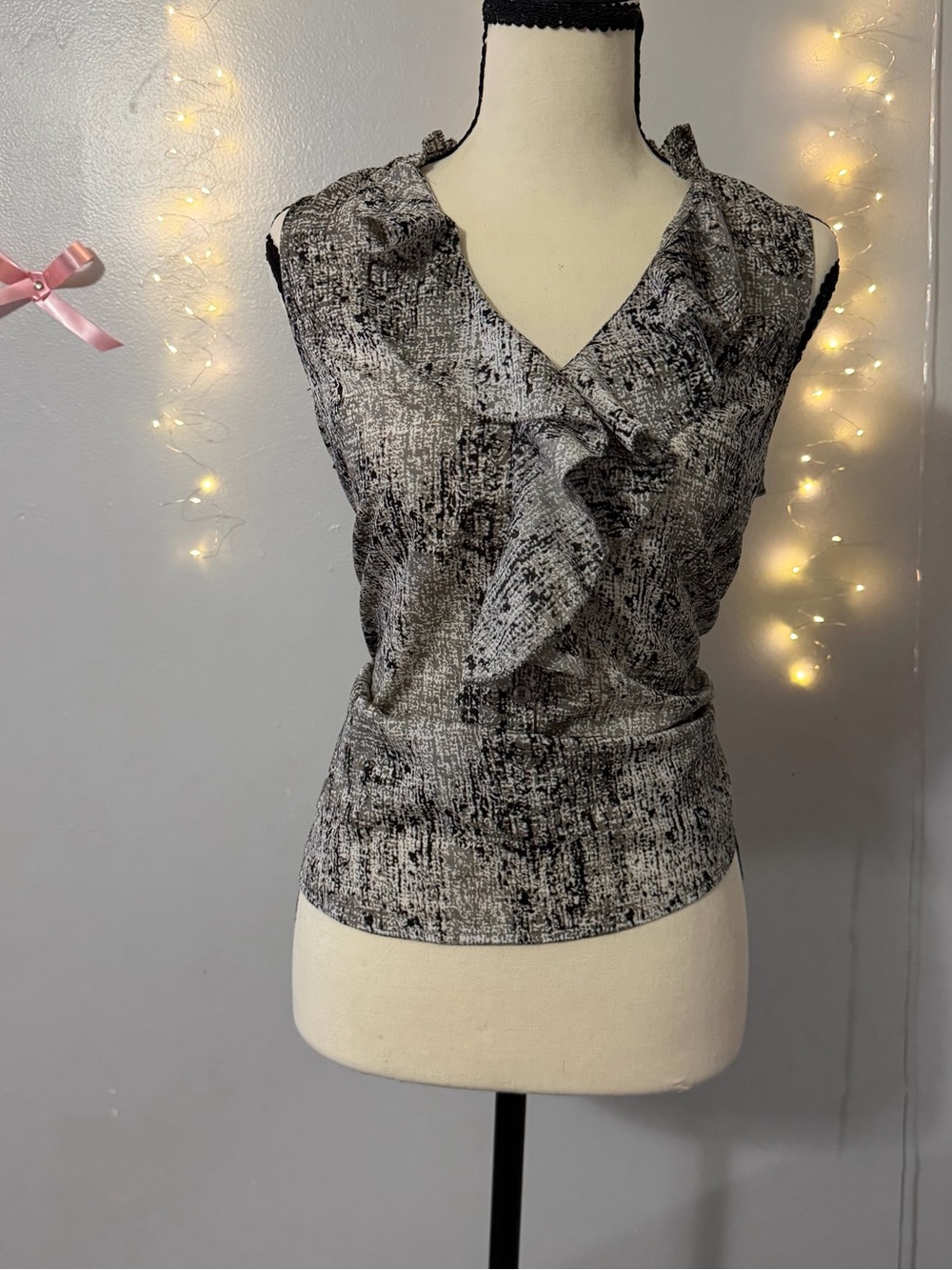 Sleeveless Gray Patterned Ruffle V-Neck Top